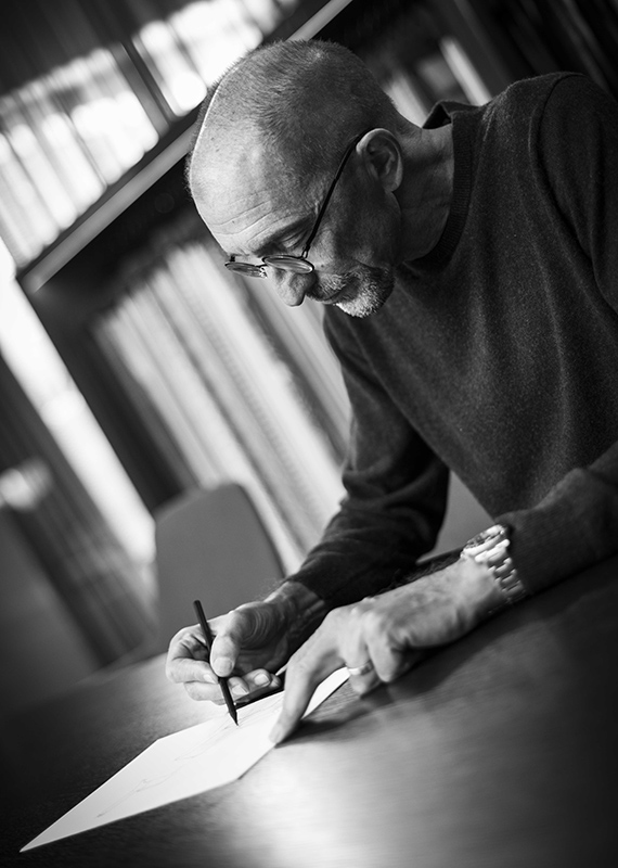 <p>The strategic collaboration between Minotti and Rodolfo Dordoni, architect and designer from Milan, began back in 1997 and ended in 2023, with his untimely passing.</p>

<p>Rationalist architect and professional with a multi-faceted personality, Rodolfo Dordoni met Renato and Roberto Minotti towards the end of the nineties. The Minotti brothers immediately considered Rodolfo Dordoni’s cultural background, professional experience and sensitivity as an interior decorator the ideal basis for forging a strong relationship. The challenge that faced them was to create a new vision of the company.</p>
